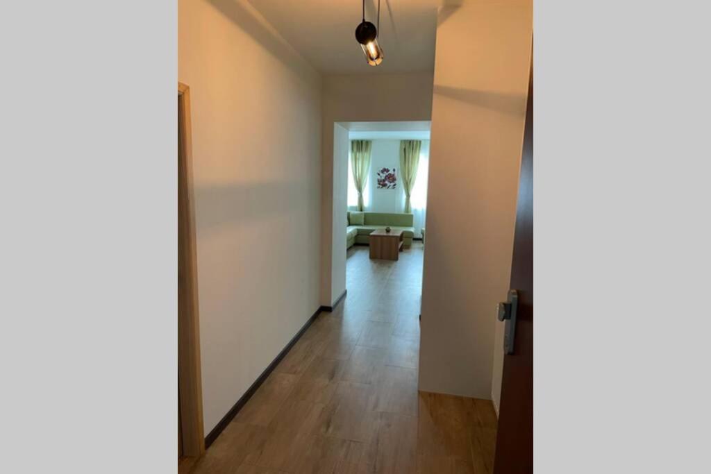 Newly Renovated 2 Rooms Apartment Downtown Nitra Exteriér fotografie