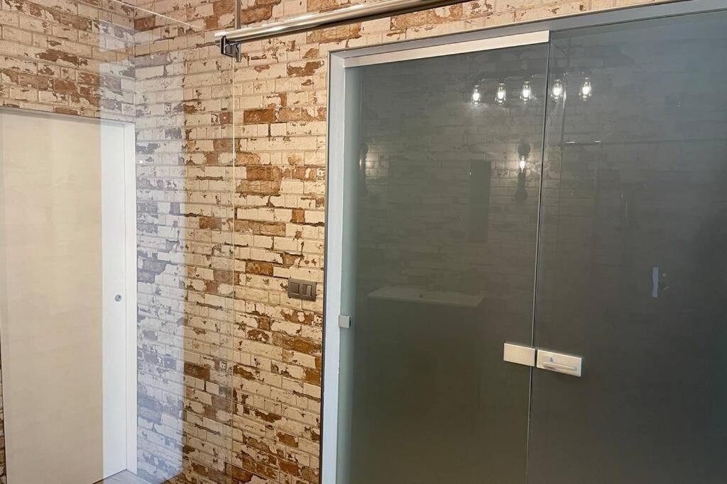 Newly Renovated 2 Rooms Apartment Downtown Nitra Exteriér fotografie