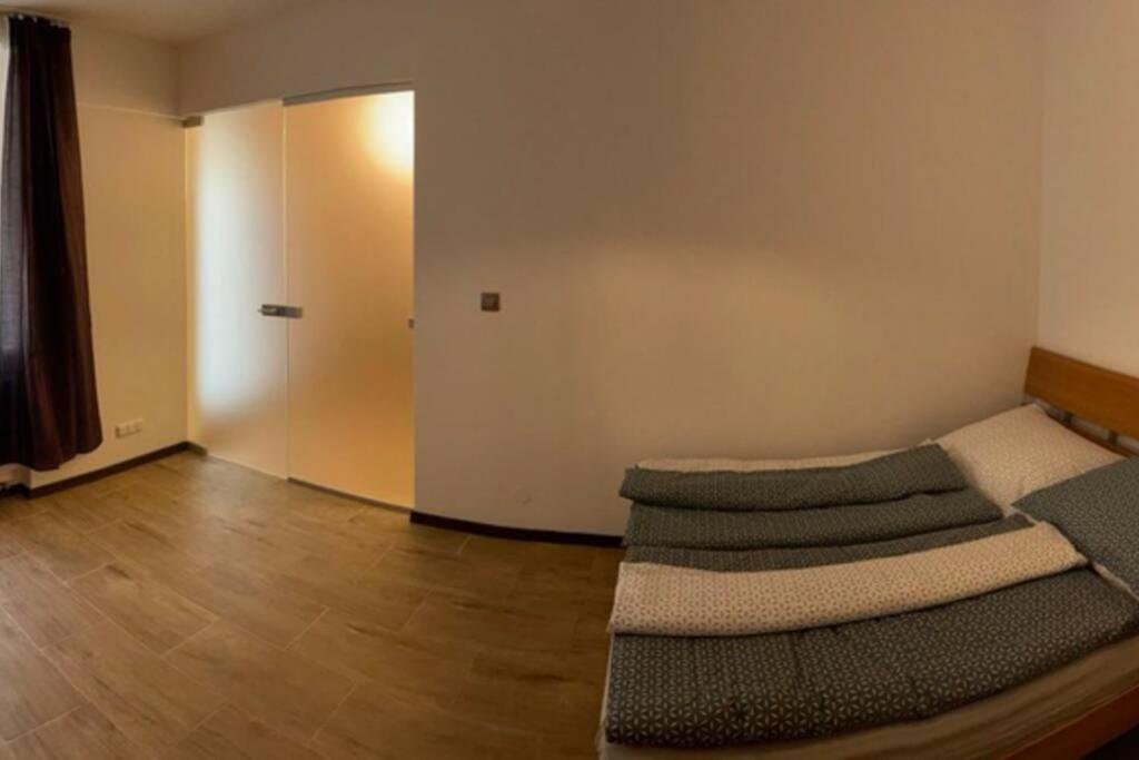 Newly Renovated 2 Rooms Apartment Downtown Nitra Exteriér fotografie