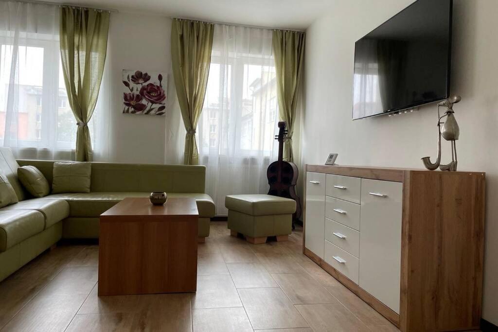 Newly Renovated 2 Rooms Apartment Downtown Nitra Exteriér fotografie