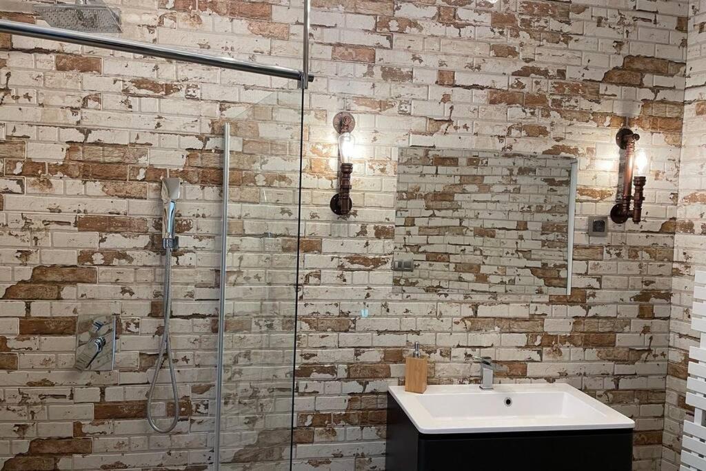 Newly Renovated 2 Rooms Apartment Downtown Nitra Exteriér fotografie