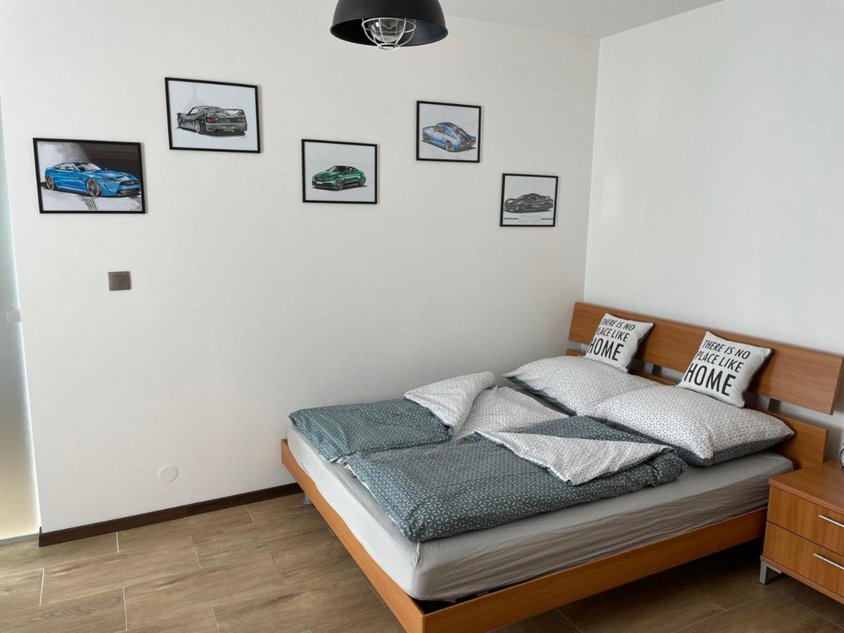 Newly Renovated 2 Rooms Apartment Downtown Nitra Exteriér fotografie