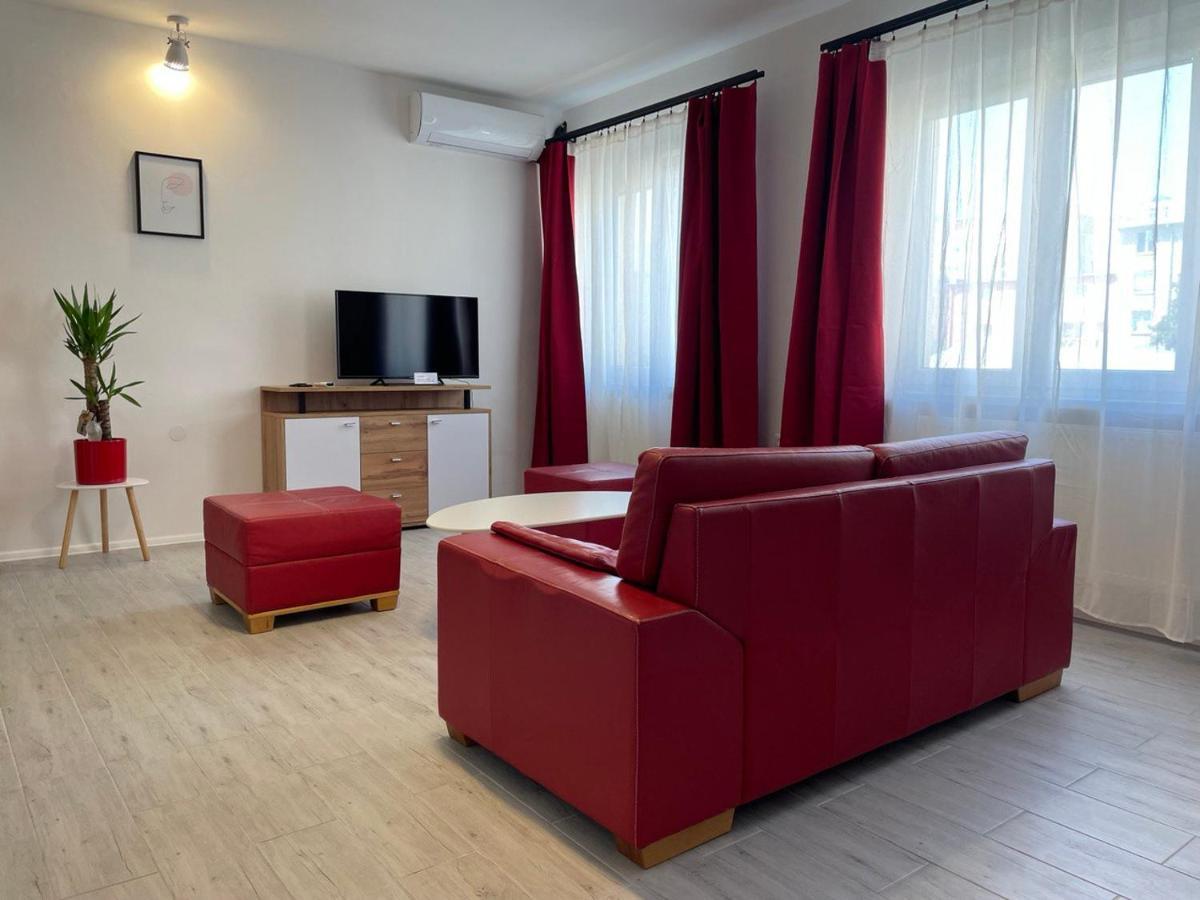 Newly Renovated 2 Rooms Apartment Downtown Nitra Exteriér fotografie