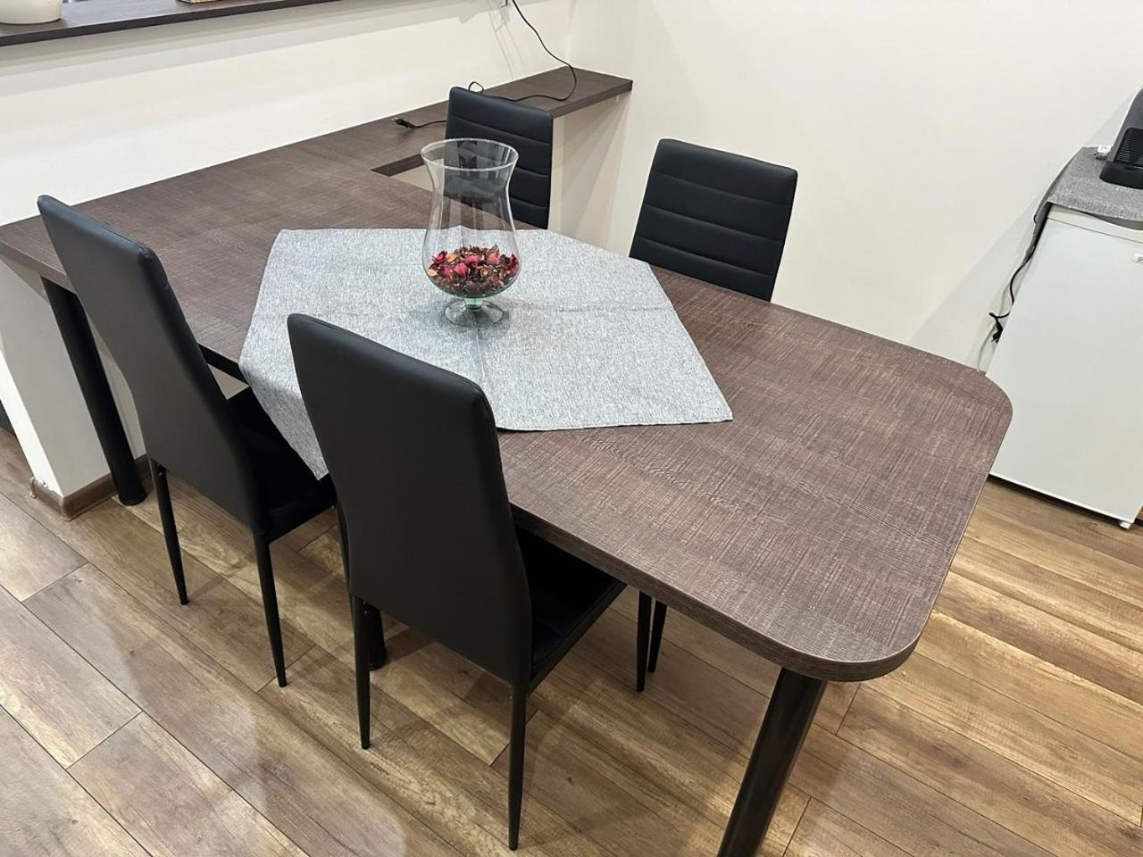 Newly Renovated 2 Rooms Apartment Downtown Nitra Exteriér fotografie