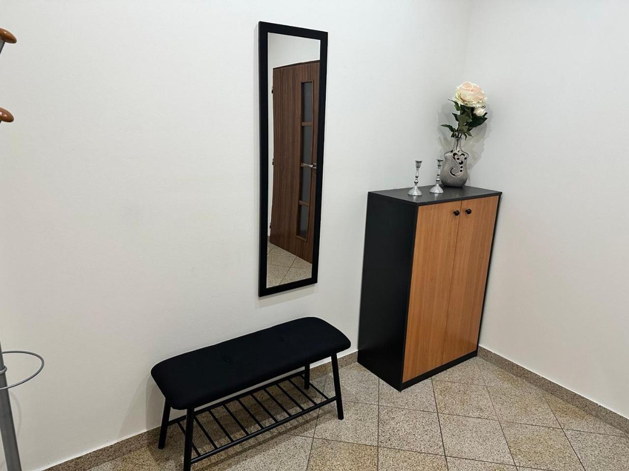 Newly Renovated 2 Rooms Apartment Downtown Nitra Exteriér fotografie