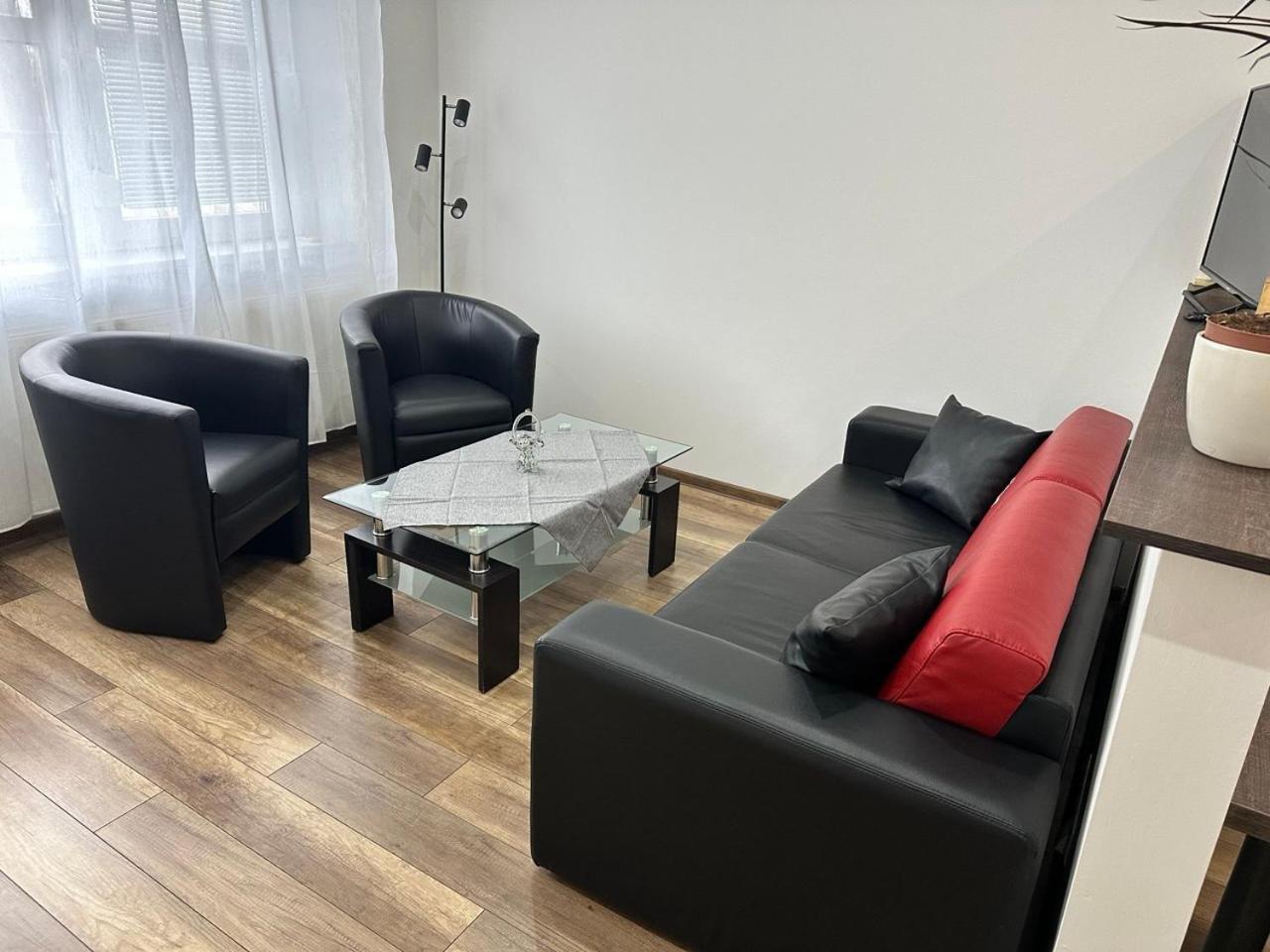 Newly Renovated 2 Rooms Apartment Downtown Nitra Exteriér fotografie